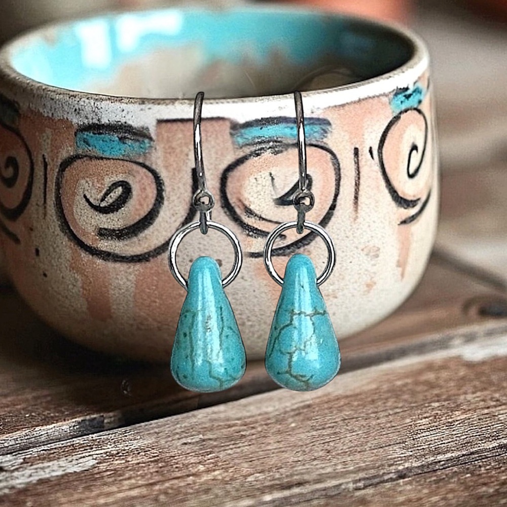 5 For $25💫Small Turquoise Teardrop Earrings